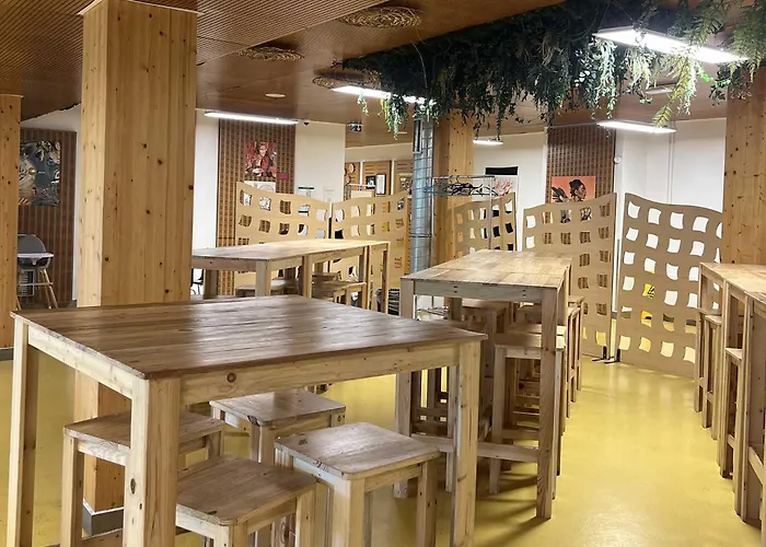 De Jeunesse HI Paris Yves RobertHostel